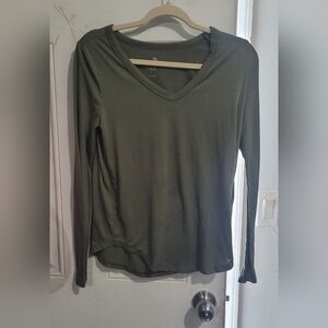4 Lightweight Long Tees